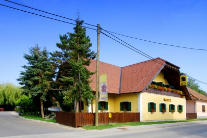 Lovenjakov dvor